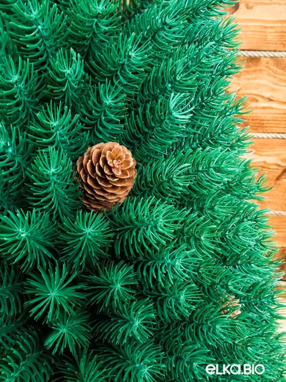 Настольная новогодняя елка из хвои и шишек Компакта (зеленая) Т102-В75+64