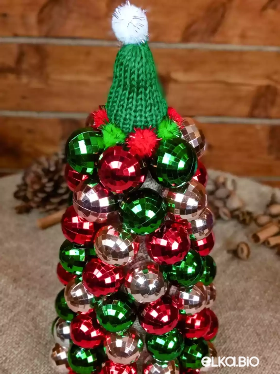 Настольная декоративная елка из шаров Диско елка П33-В11