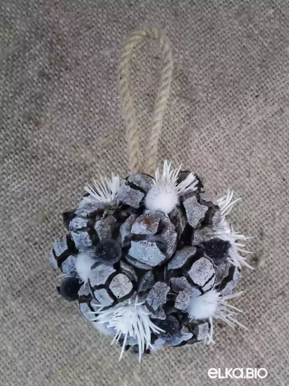 Декоративный шар из шишек кипариса Ветер Одиссеи XS А35-В40