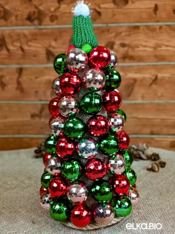 Настольная декоративная елка из шаров Диско елка П33-В11