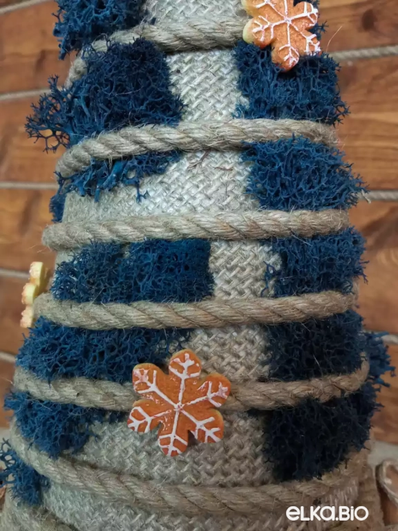 Настольная декоративная елка из каната и мха Млечный путь П74-В61 Настольная декоративная елка из каната и мха Млечный путь П74-В61