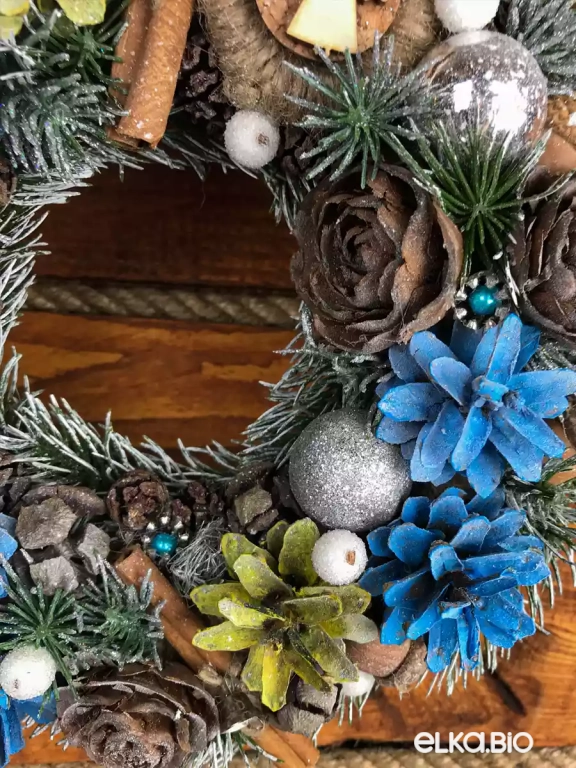 Новогодняя композиция из шишек Утро Т31-В8