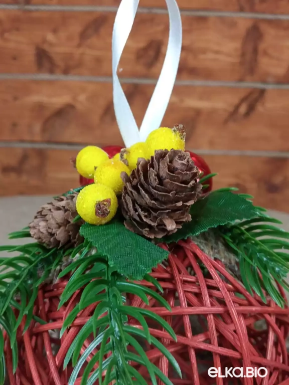 Декоративный шар из ротанга Ливанский кедр с ягодами (терракот) Б9-В55