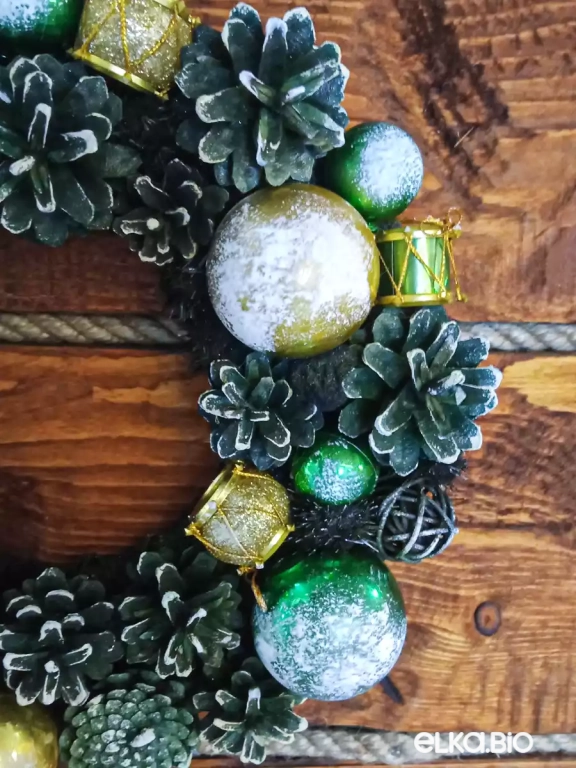 Декоративный венок из сосновых шишек Малахит Т90-В45