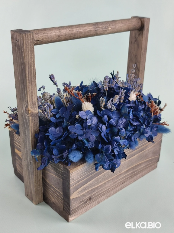Настольная композиция в ящике из синих сухоцветов А154-B107