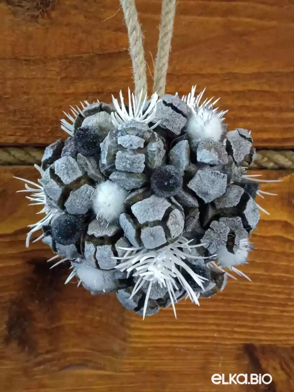 Декоративный шар из шишек кипариса Ветер Одиссеи XS А35-В40