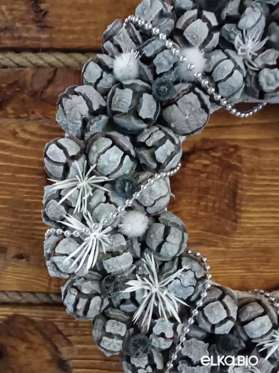 Декоративный венок из шишек кипариса Ветер Одиссеи А55-В46