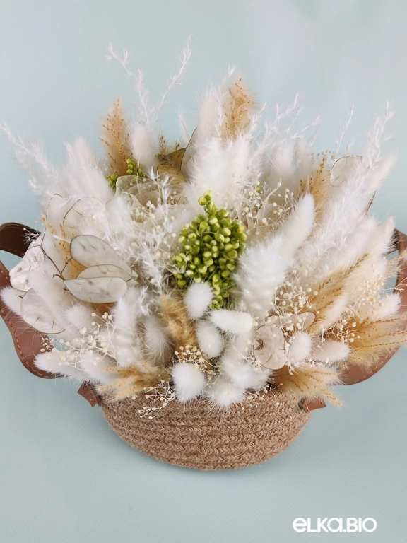 Композиция из белых цветов в корзине Б67-B103