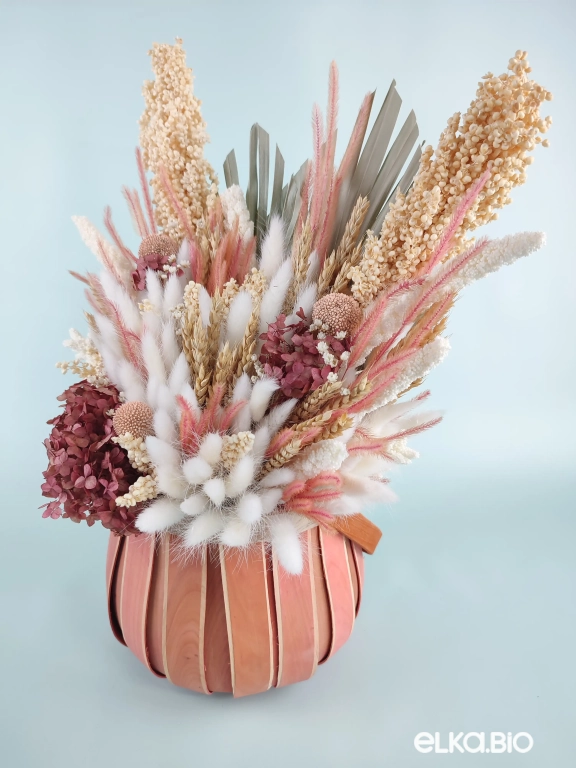 Стабилизированная корзина с гортензией, сорго, пшеницей и лагурусом Ю75-B106