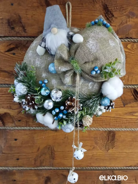 Подвесная композиция из мешковины и декора Новогодний гномик П81-В71