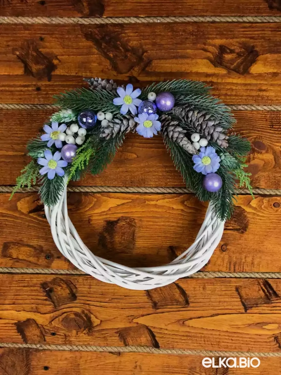 Венок декоративный из лозы и шишек А22-В5 Венок декоративный из лозы и шишек А22-В5