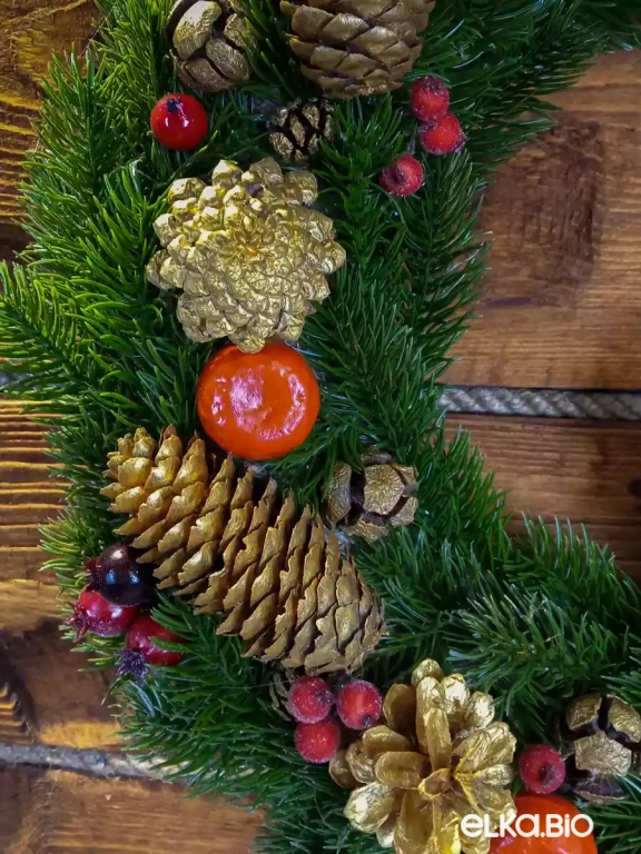 Новогодний венок из хвои и шишек Рождество П18-В17
