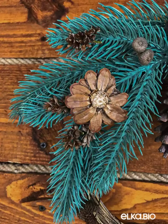 Венок декоративный из шишек А15-В6