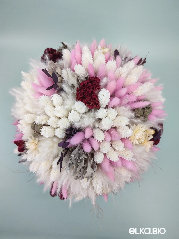 Корзина с бордовыми, розовыми и белыми сухоцветами Ю69-B105