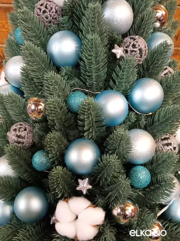 Настольная новогодняя елка из хвои и шаров Млечный путь Ю35-В78