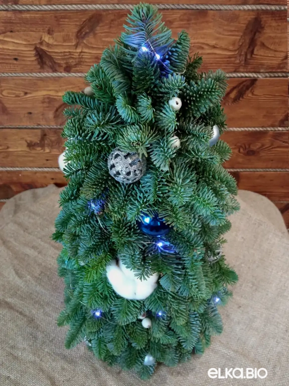Настольная новогодняя елка из Нобилиса Водопад надежды Ю42-В706