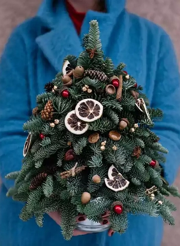 новогодняя елка из веток пихты нобилис