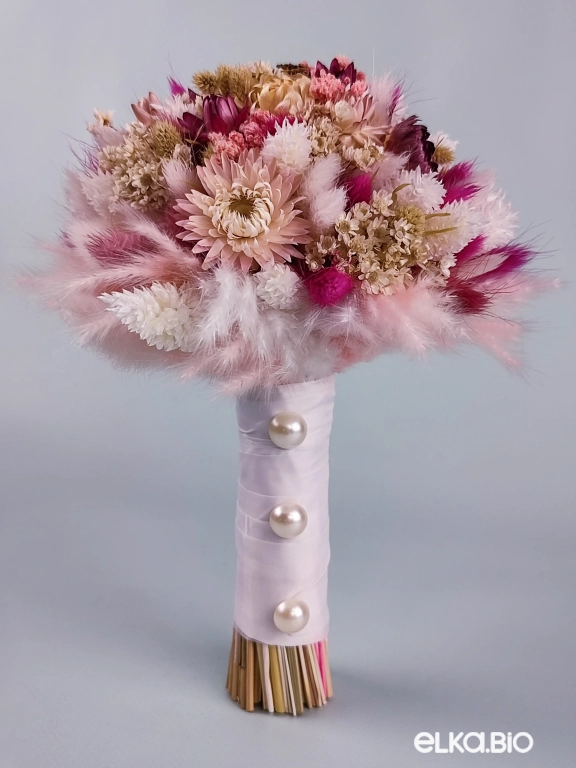 Розовый букет из лагуруса, гипсофилы и гелихризума Т196-B106