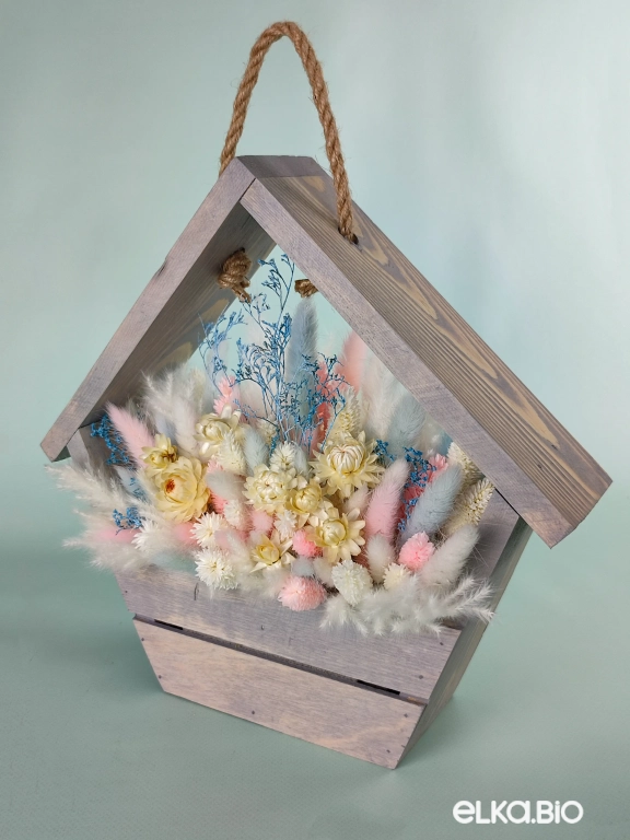 Композиция в ящике из фаляриса, лагуруса и гелихризума А153-B107