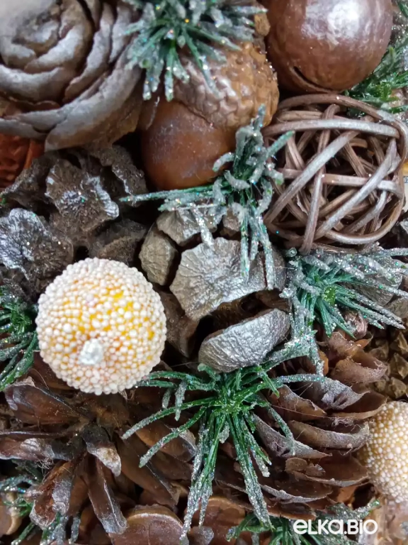 Настольная новогодняя елка из шишек Звездное небо П6-В11 Настольная новогодняя елка из шишек Звездное небо П6-В11