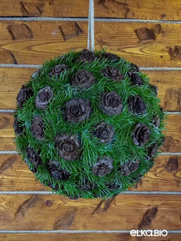 Декоративный шар из шишек ливанского кедра Цветочный шар М3-В19