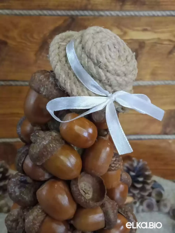 Настольная елочка из желудей красного дуба Желуди П28-В38