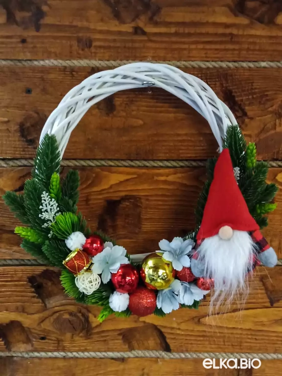 Новогодний венок из лозы с игрушкой Комната снов (красный) А71-В44