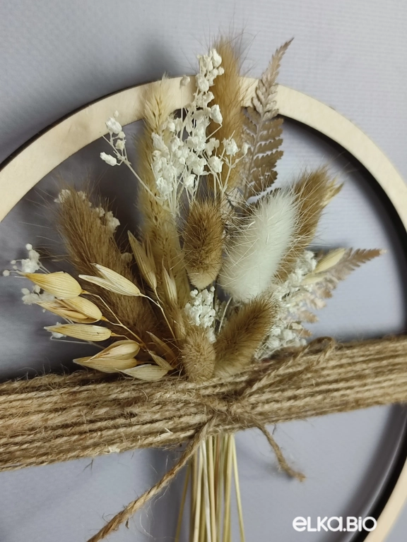 Панно из белых цветов и листьев папоротника А107-B102