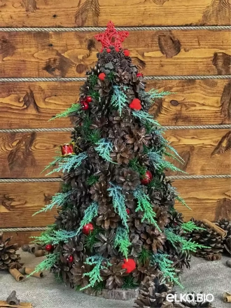 Новогодняя елка из шишек Красная звезда А9-В1